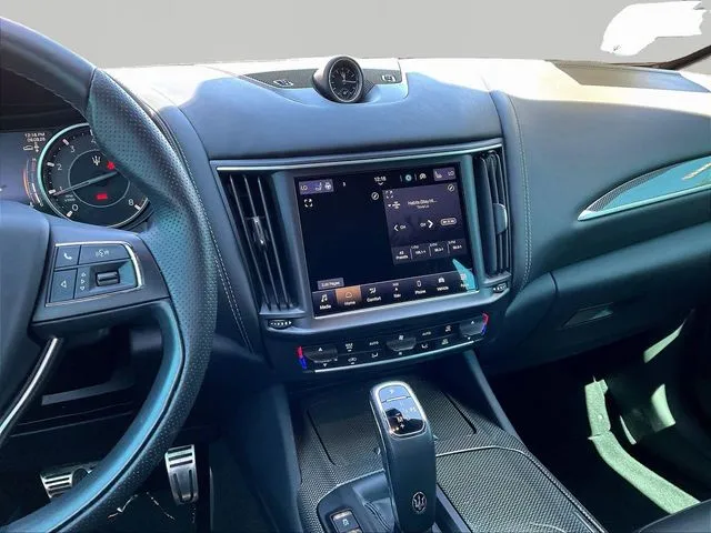 Maserati Levante photo 11