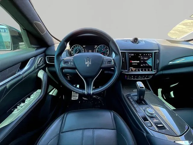 Maserati Levante photo 10