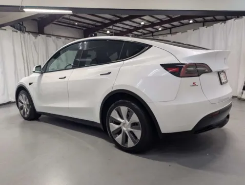 More photos of 2022 Tesla Model Y Long Range at Gravity Autos Marietta, GA