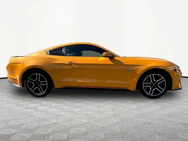 Ford Mustang photo 8