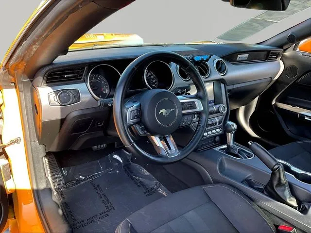 Ford Mustang photo 17