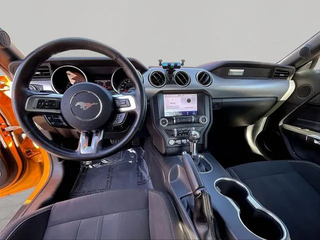 Ford Mustang photo 9