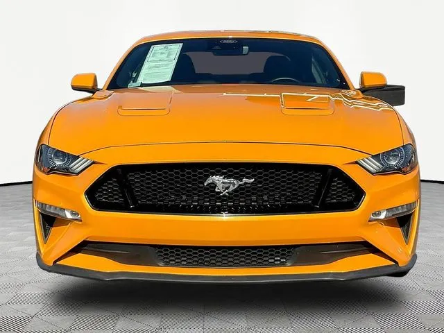 Ford Mustang photo 2