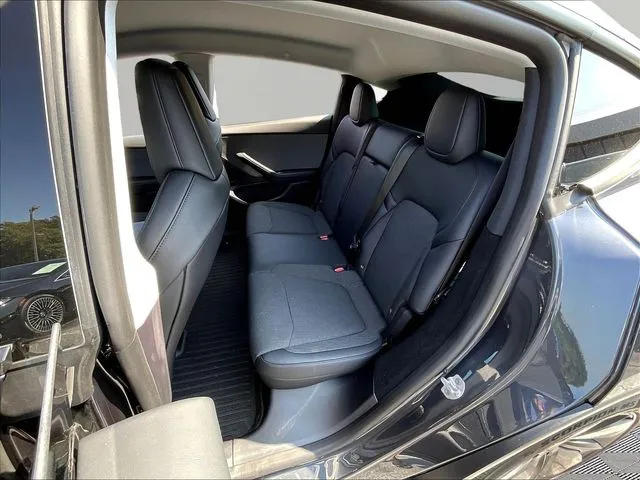 Tesla Model Y photo 23