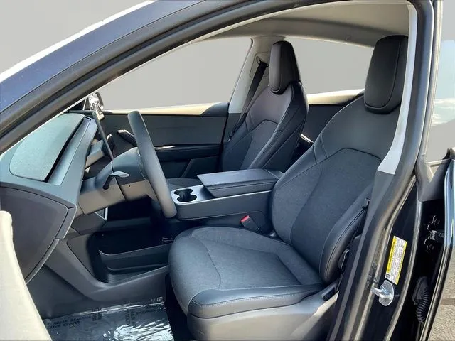 Tesla Model Y photo 22