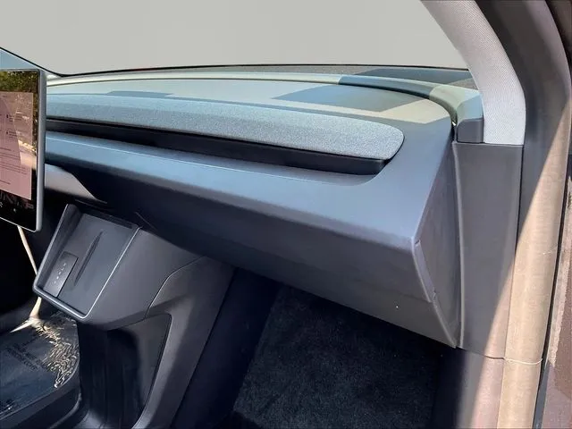 Tesla Model Y photo 27