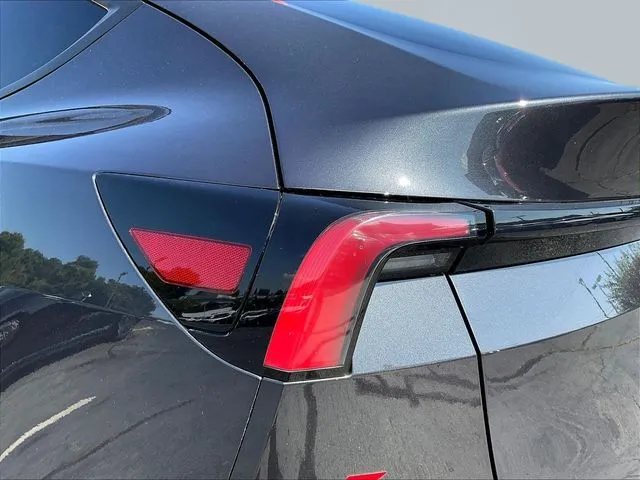 Tesla Model Y photo 24