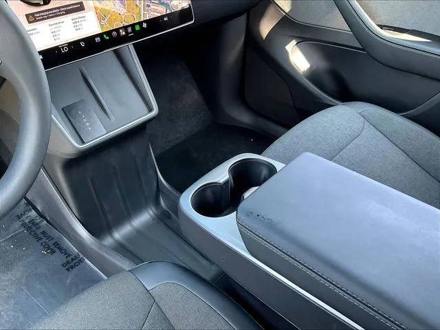 Tesla Model Y photo 19