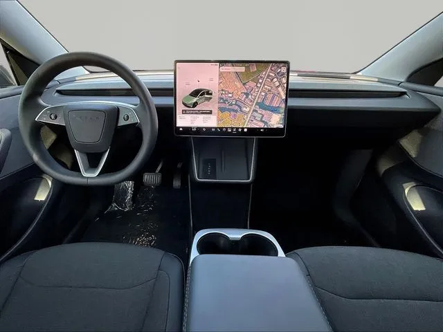 Tesla Model Y photo 9