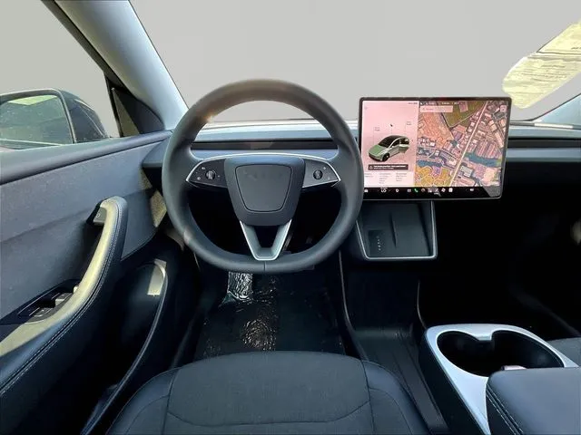 Tesla Model Y photo 10