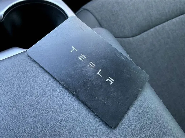 Tesla Model Y photo 34