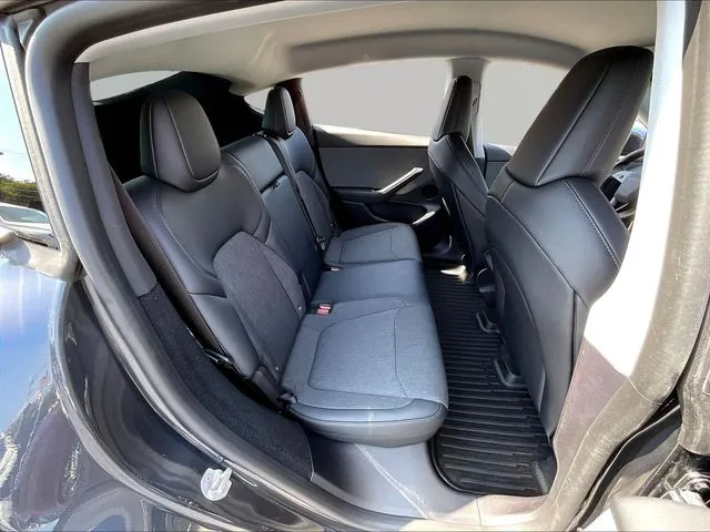 Tesla Model Y photo 26