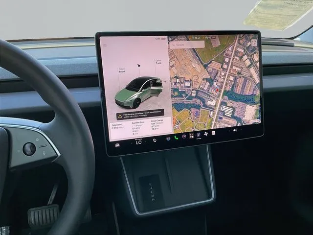 Tesla Model Y photo 11