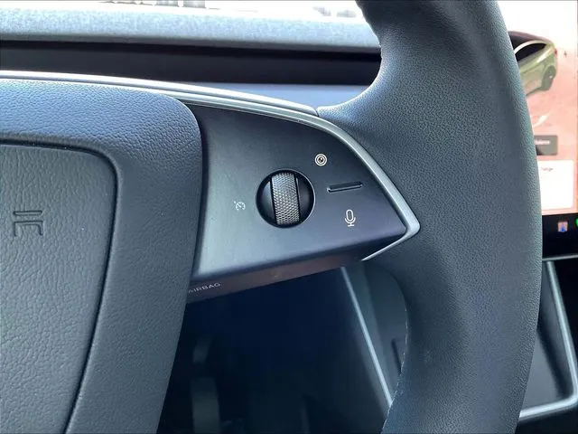 Tesla Model Y photo 14