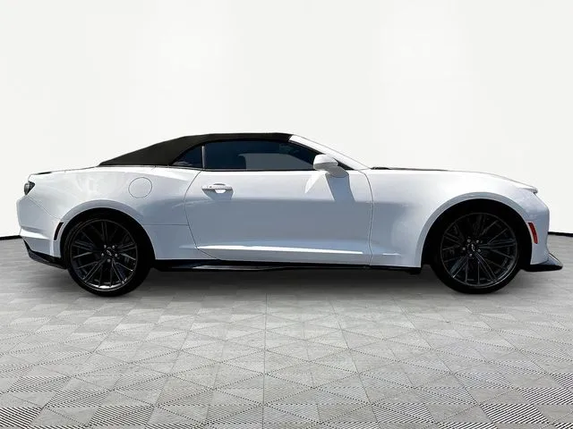 2021 Chevrolet Camaro ZL1 - Photo 8