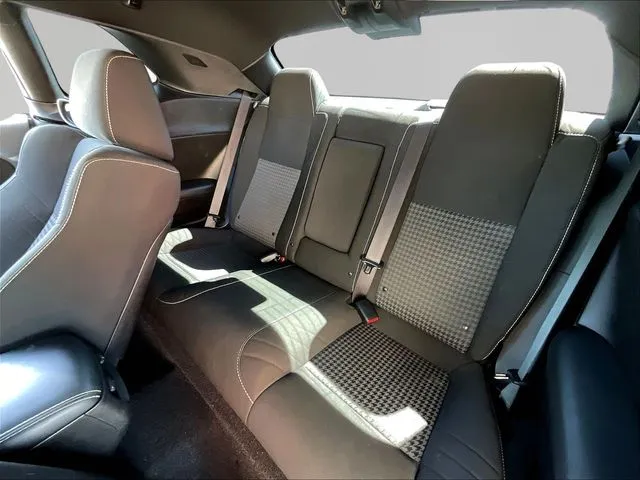 Dodge Challenger photo 22