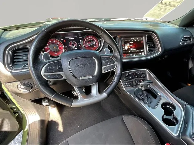 Dodge Challenger photo 9