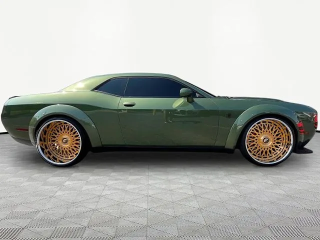 Dodge Challenger photo 8