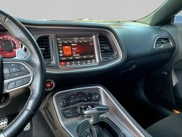 Dodge Challenger photo 11