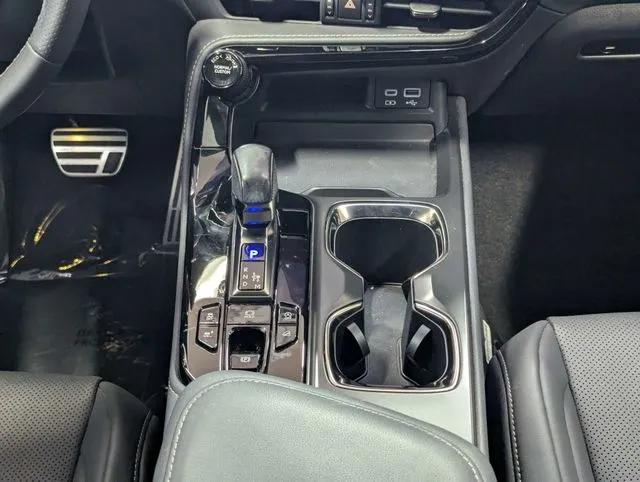 Lexus NX photo 12