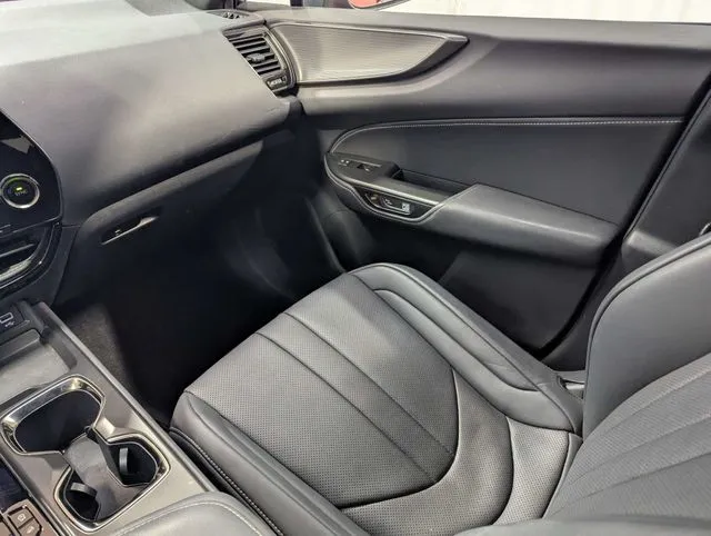 Lexus NX photo 8