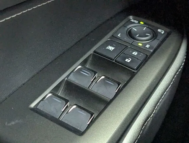 Lexus NX photo 16
