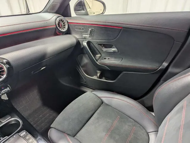 Mercedes-Benz CLA photo 8