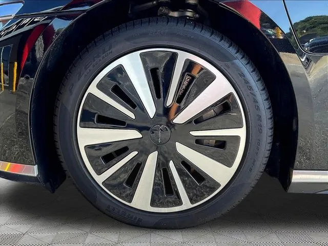 Lucid Air photo 33