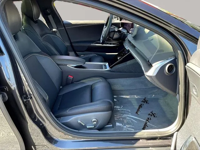 Lucid Air photo 30