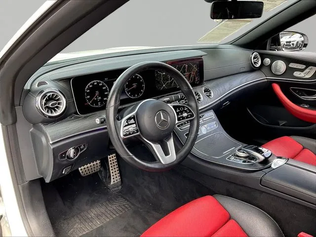 Mercedes-Benz E-Class photo 16