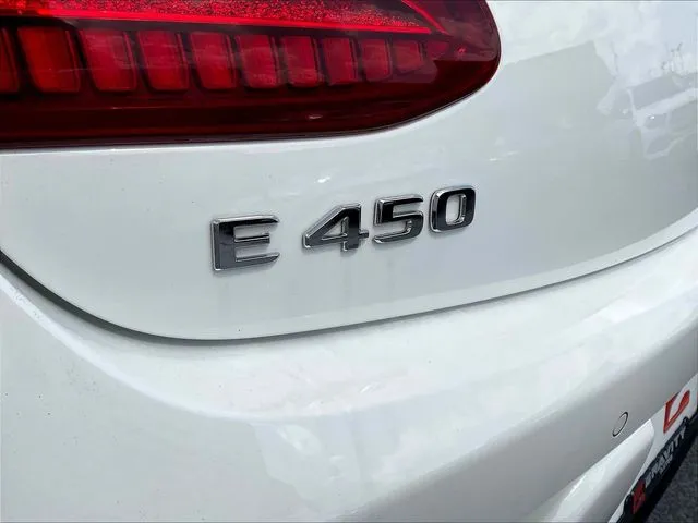 Mercedes-Benz E-Class photo 23