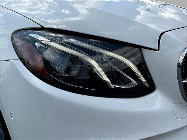 Mercedes-Benz E-Class photo 30