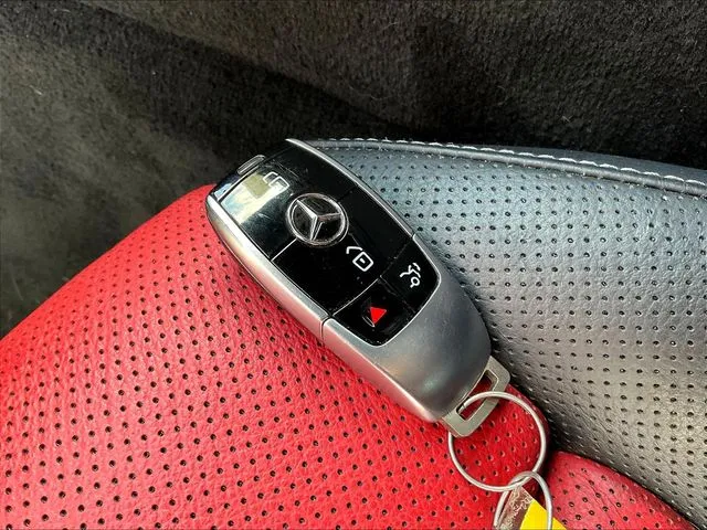 Mercedes-Benz E-Class photo 33