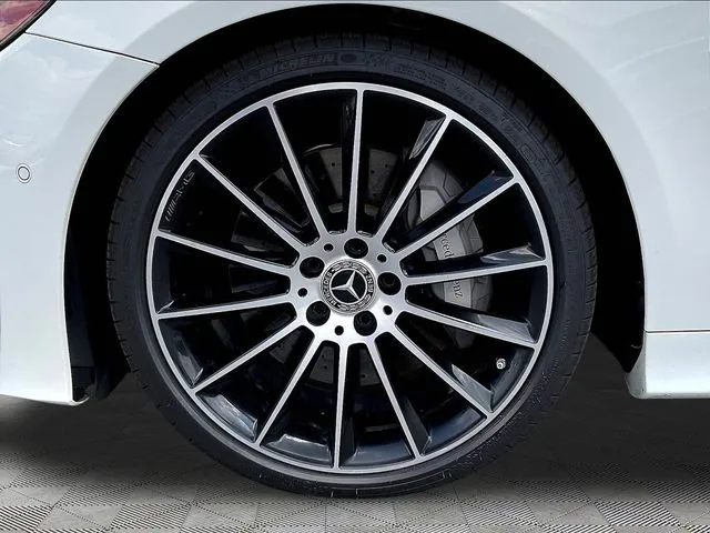 Mercedes-Benz E-Class photo 32