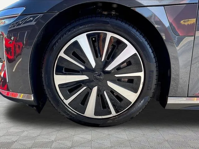 Lucid Air photo 31