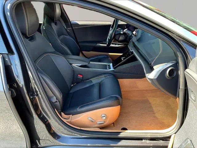 Lucid Air photo 28