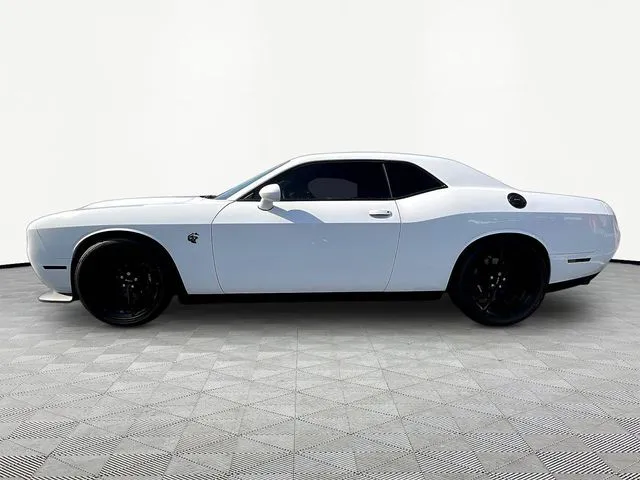 Dodge Challenger photo 4