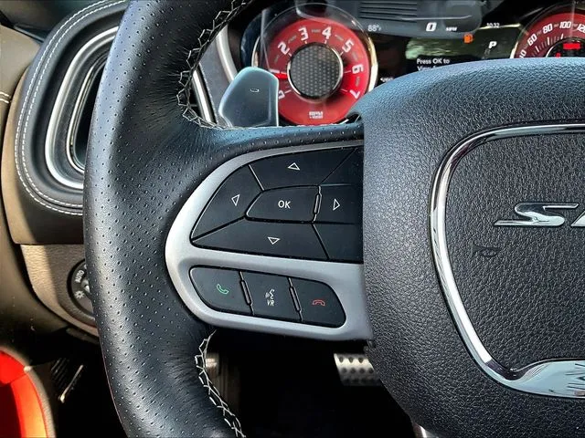 Dodge Challenger photo 12