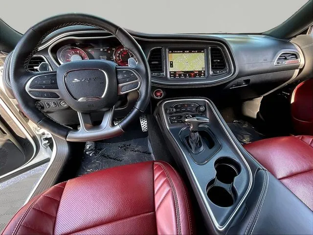 Dodge Challenger photo 9