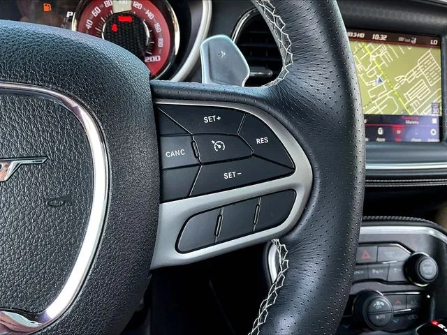 Dodge Challenger photo 13