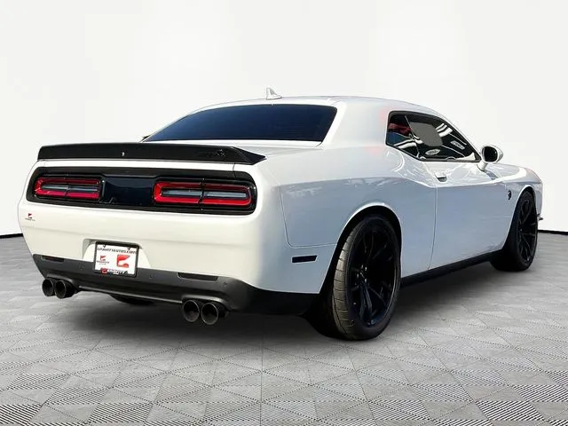 Dodge Challenger photo 7