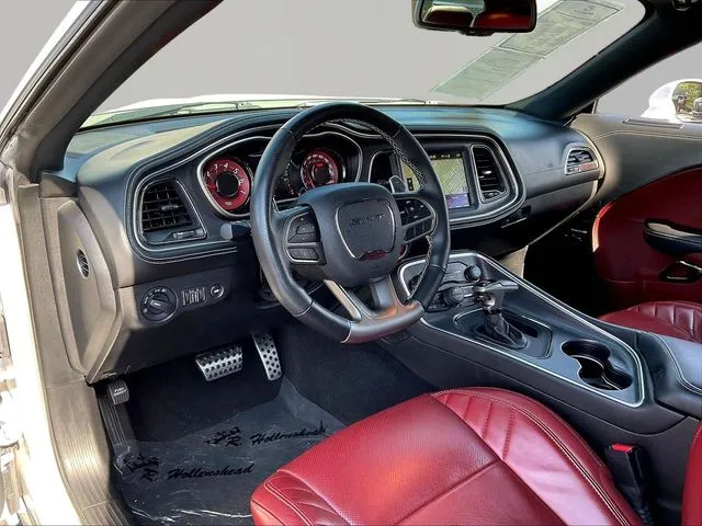 Dodge Challenger photo 17