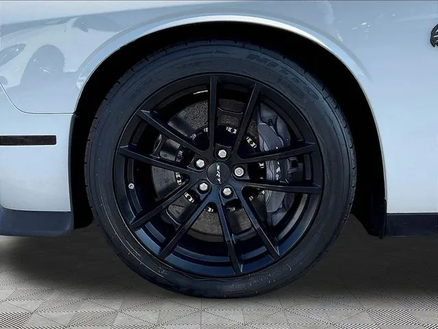 Dodge Challenger photo 33
