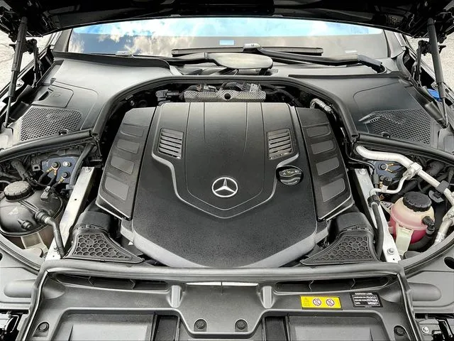 Mercedes-Benz S-Class photo 32