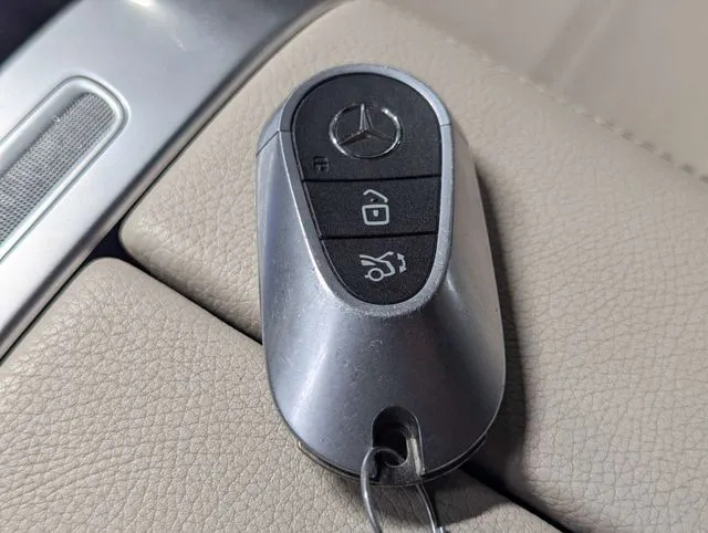 Mercedes-Benz C-Class photo 23