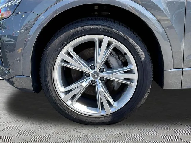 Audi Q8 photo 35