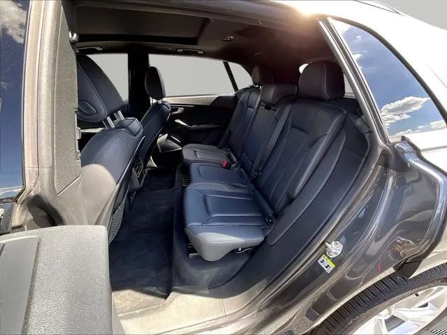 Audi Q8 photo 23