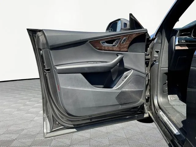 Audi Q8 photo 21