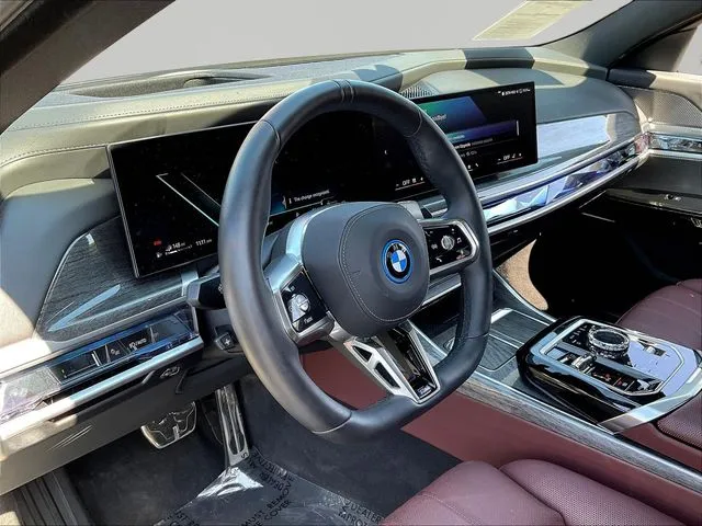 BMW 7 Series photo 17