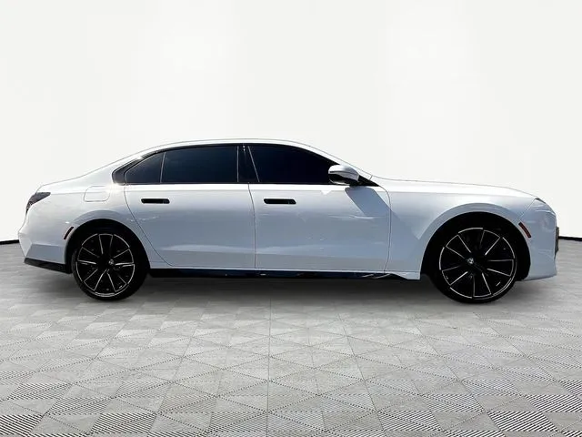 BMW 7 Series photo 8